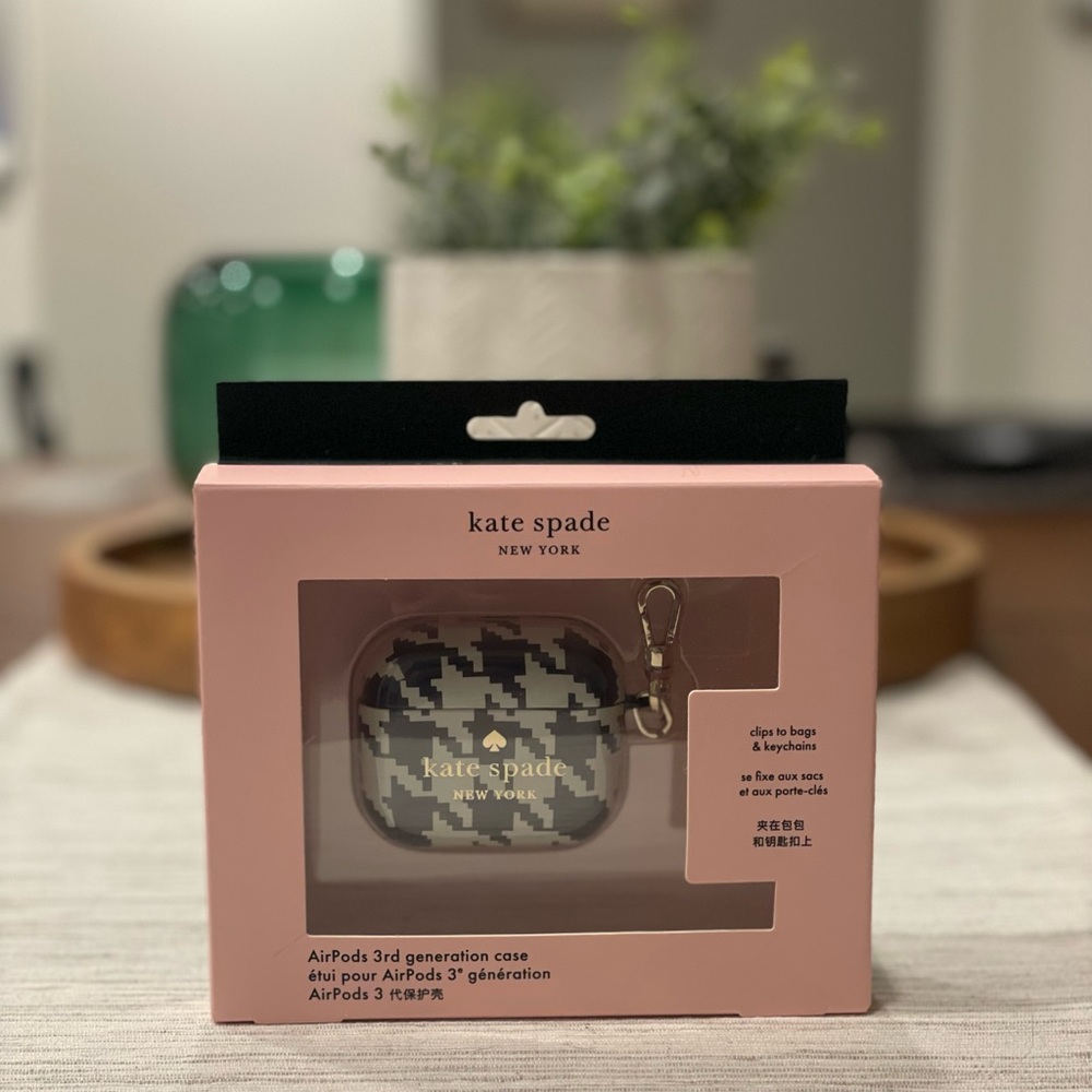 Kate Spade New York Houndstooth Print Airpods 3rd Generation Case